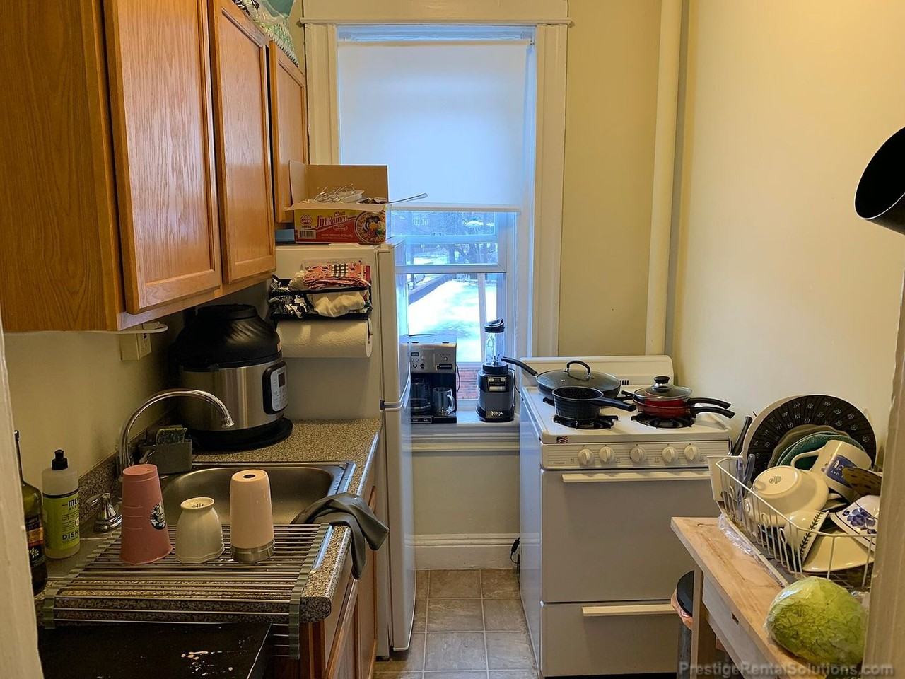 62 Woodstock Ave - Photo 3 of 9