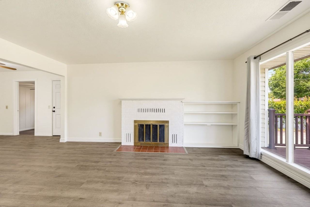 1007 Murray Ave - Photo 5 of 30