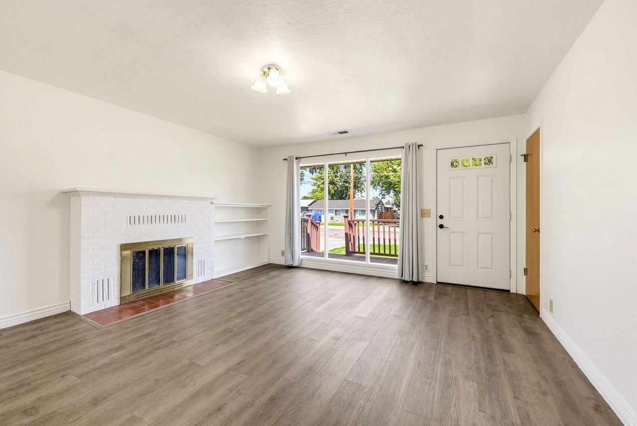 1007 Murray Ave - Photo 6 of 30