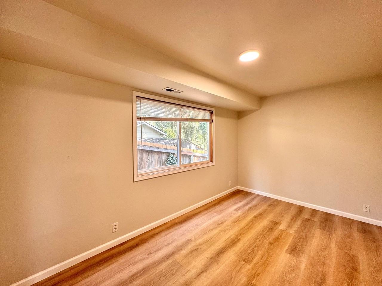 2620 Ne 136th St - Photo 4 of 22