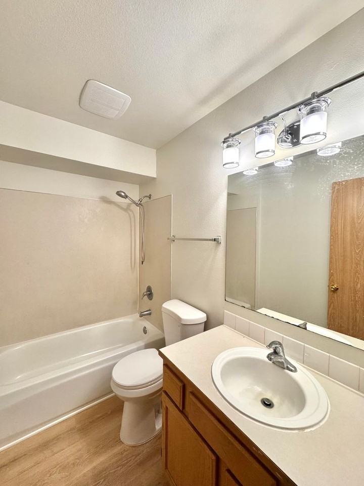 2620 Ne 136th St - Photo 5 of 22