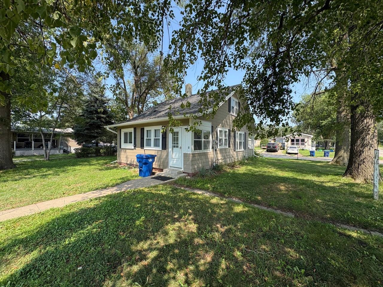 2209 Hawthorne Ave - Photo 4 of 48