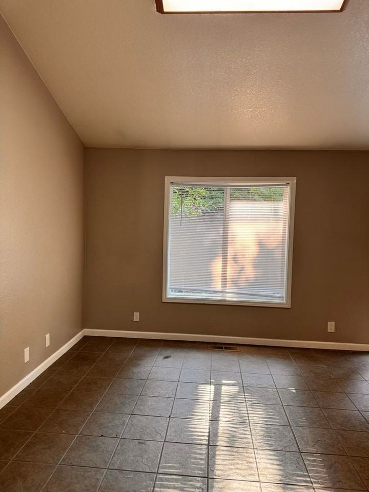 1327 Nw Vallejo Dr - Photo 3 of 13
