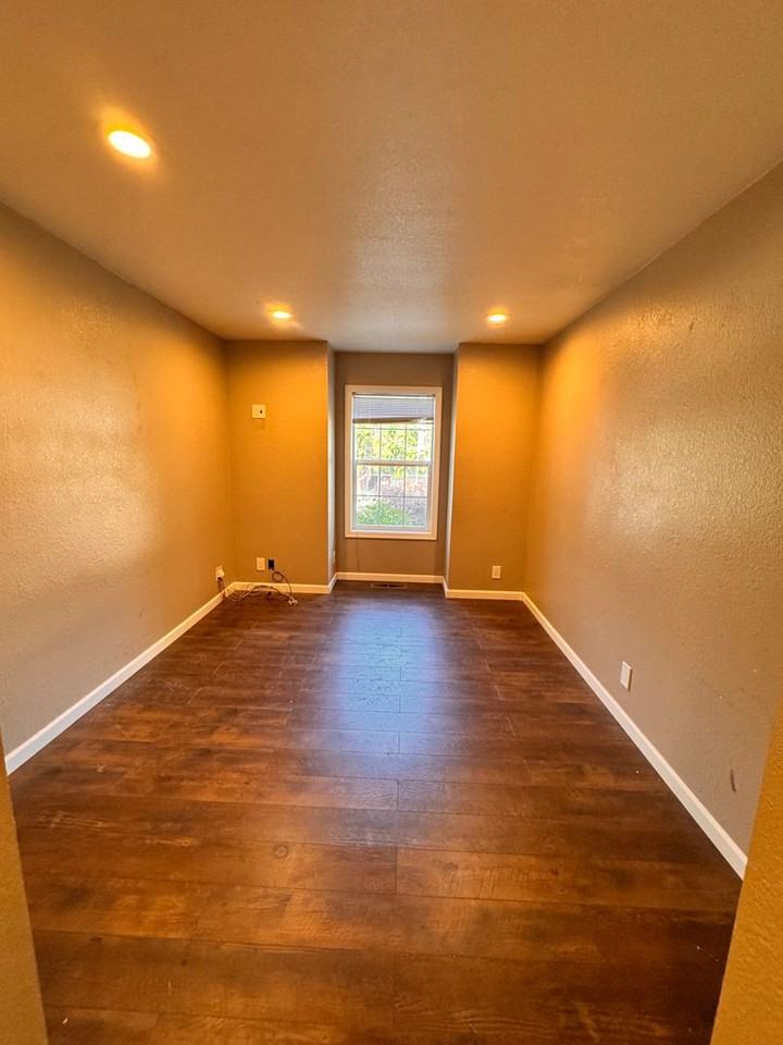 1327 Nw Vallejo Dr - Photo 4 of 13