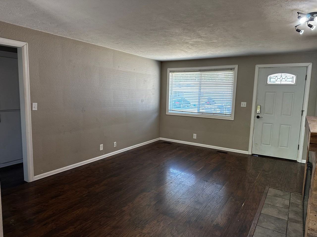 636 Nw Thornton Lake Dr - Photo 3 of 10