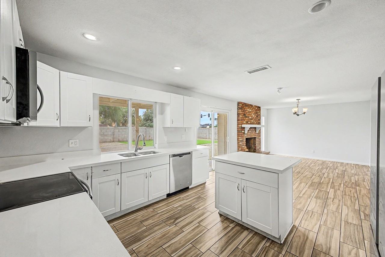 5439 W Becker Ln - Photo 3 of 22