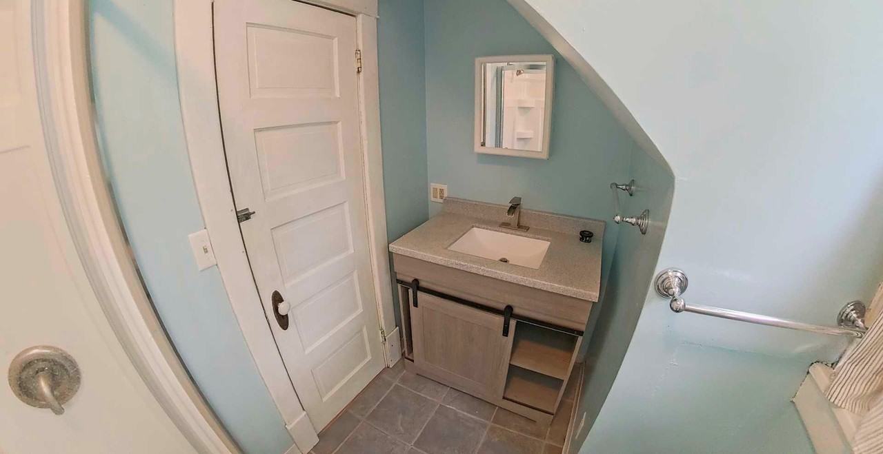 522 Colorado St - Photo 7 of 10