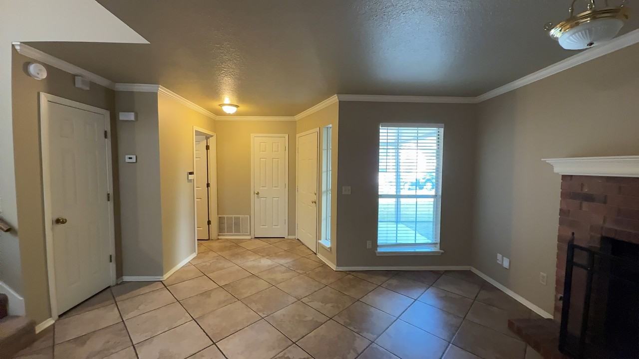 2811 W 62nd St - Photo 2 of 28
