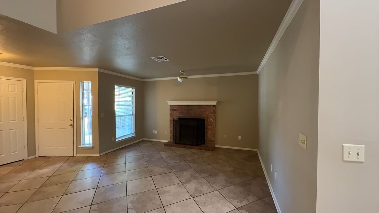 2811 W 62nd St - Photo 3 of 28