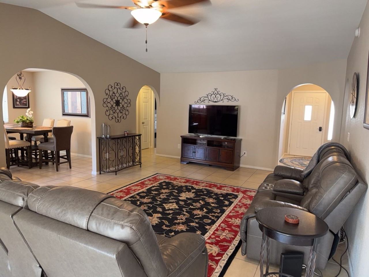 1910 Cabana Dr - Photo 4 of 28