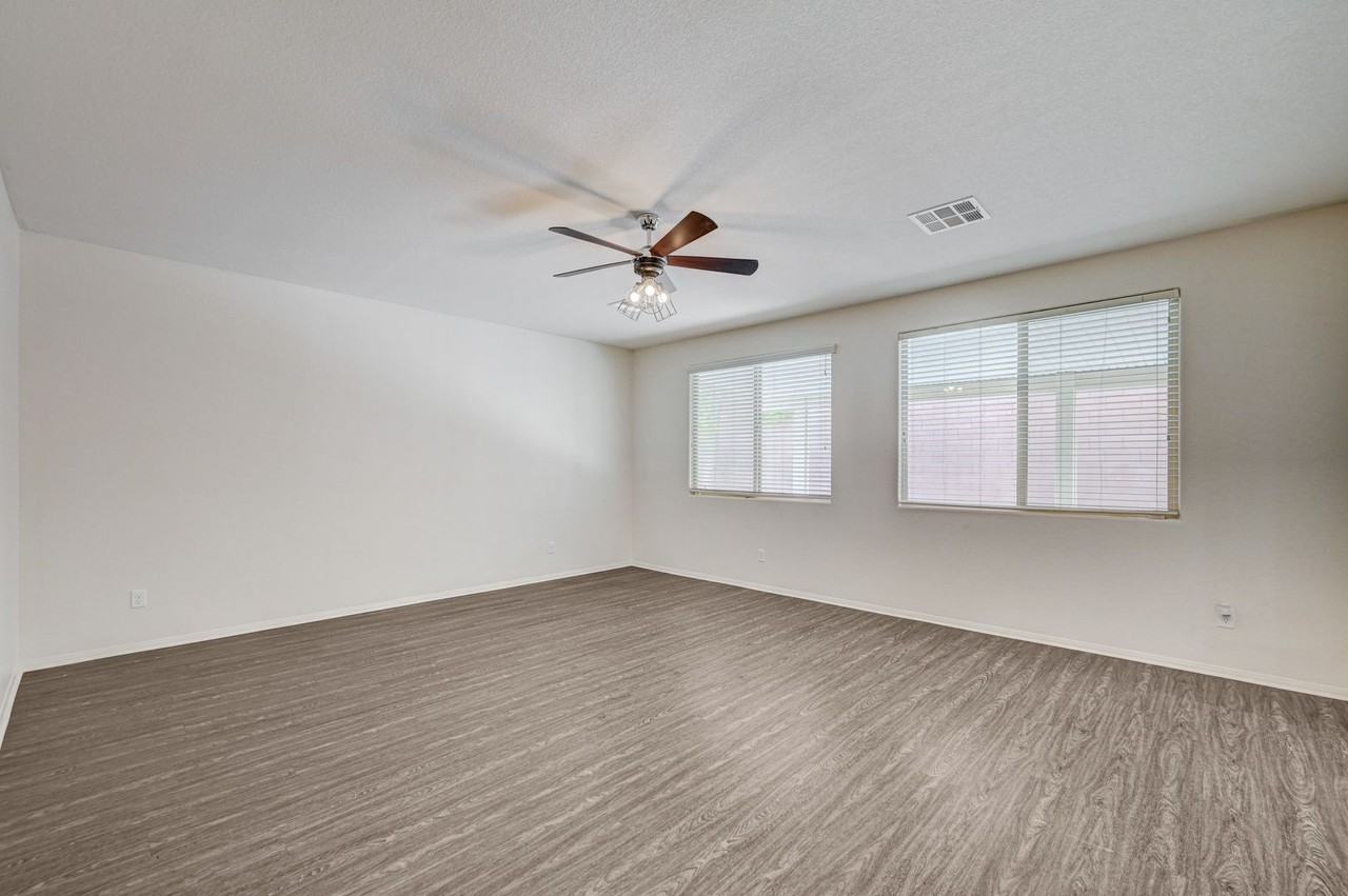 6637 Cliff Shore Ct - Photo 3 of 50