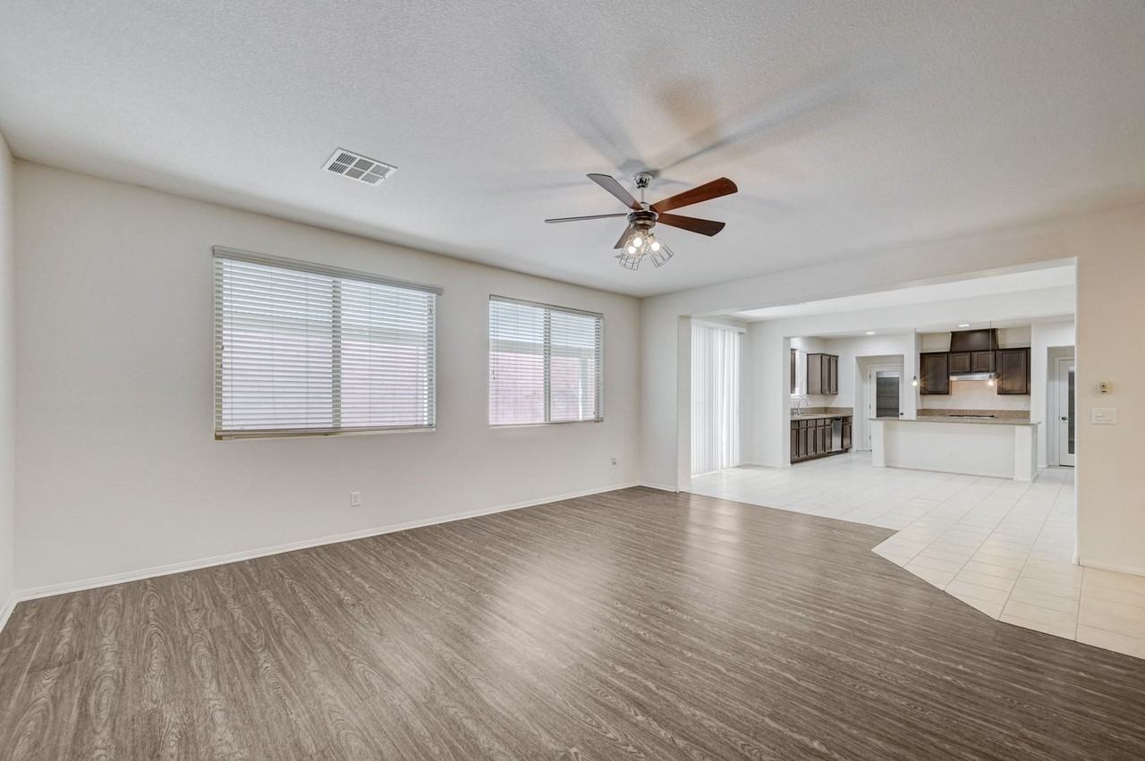 6637 Cliff Shore Ct - Photo 4 of 50
