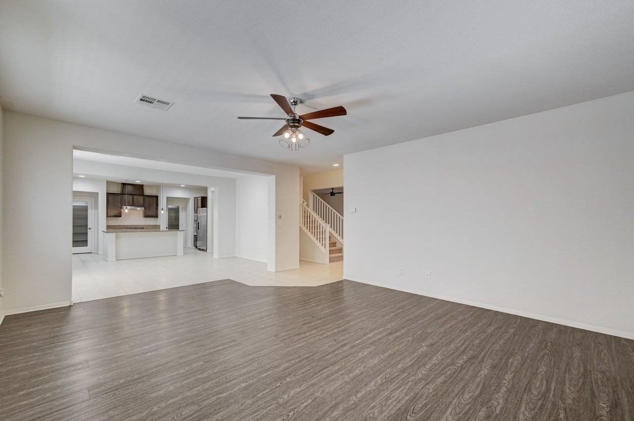6637 Cliff Shore Ct - Photo 5 of 50