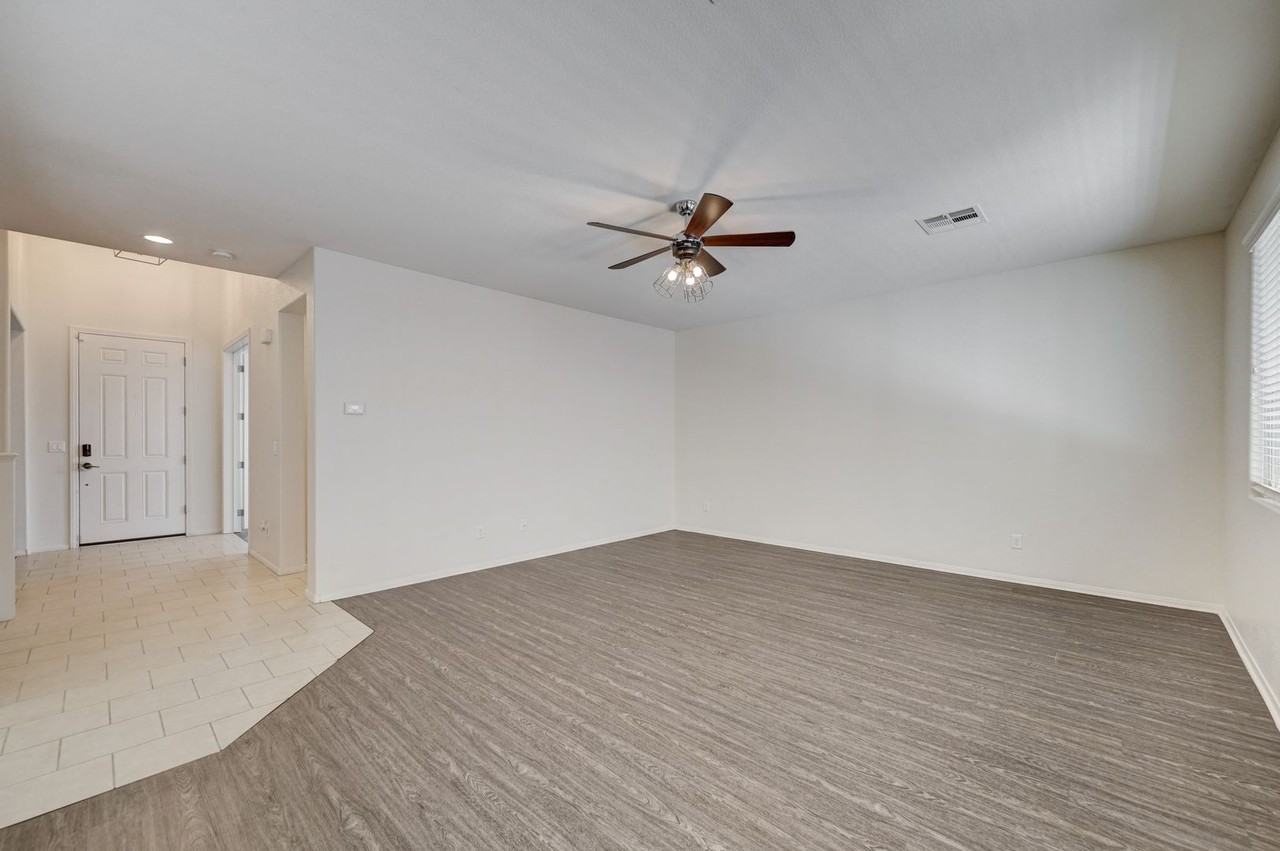 6637 Cliff Shore Ct - Photo 6 of 50