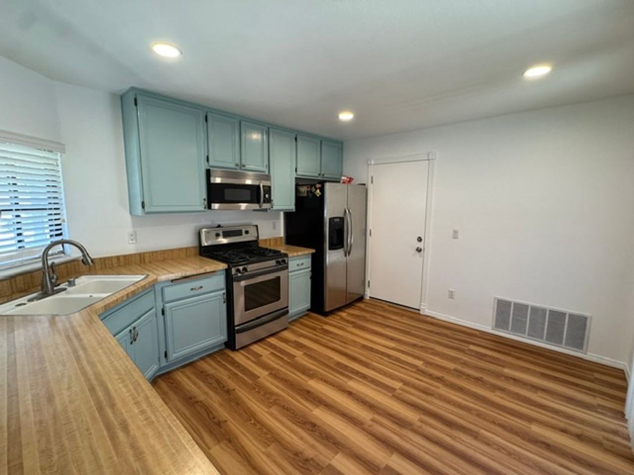 791 Kingfisher Ct - Photo 5 of 17