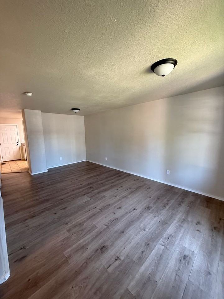 450 Midway Rd - Photo 4 of 22