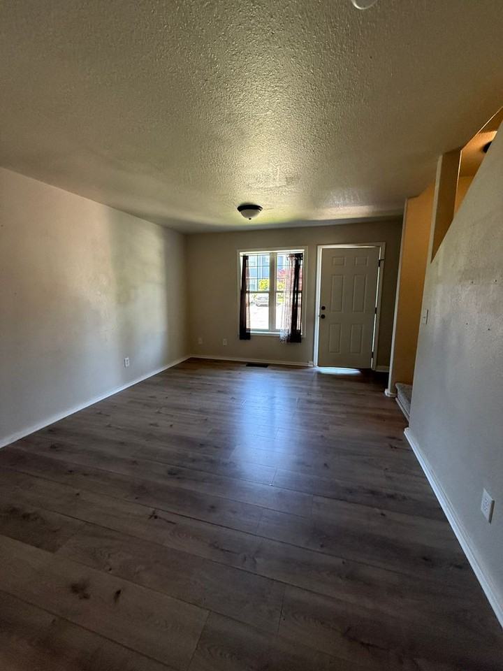 450 Midway Rd - Photo 6 of 22