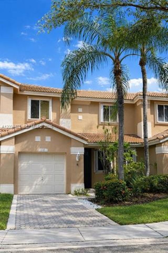 15851 15851 SW 10th St th 15851 - Photo 2 of 13