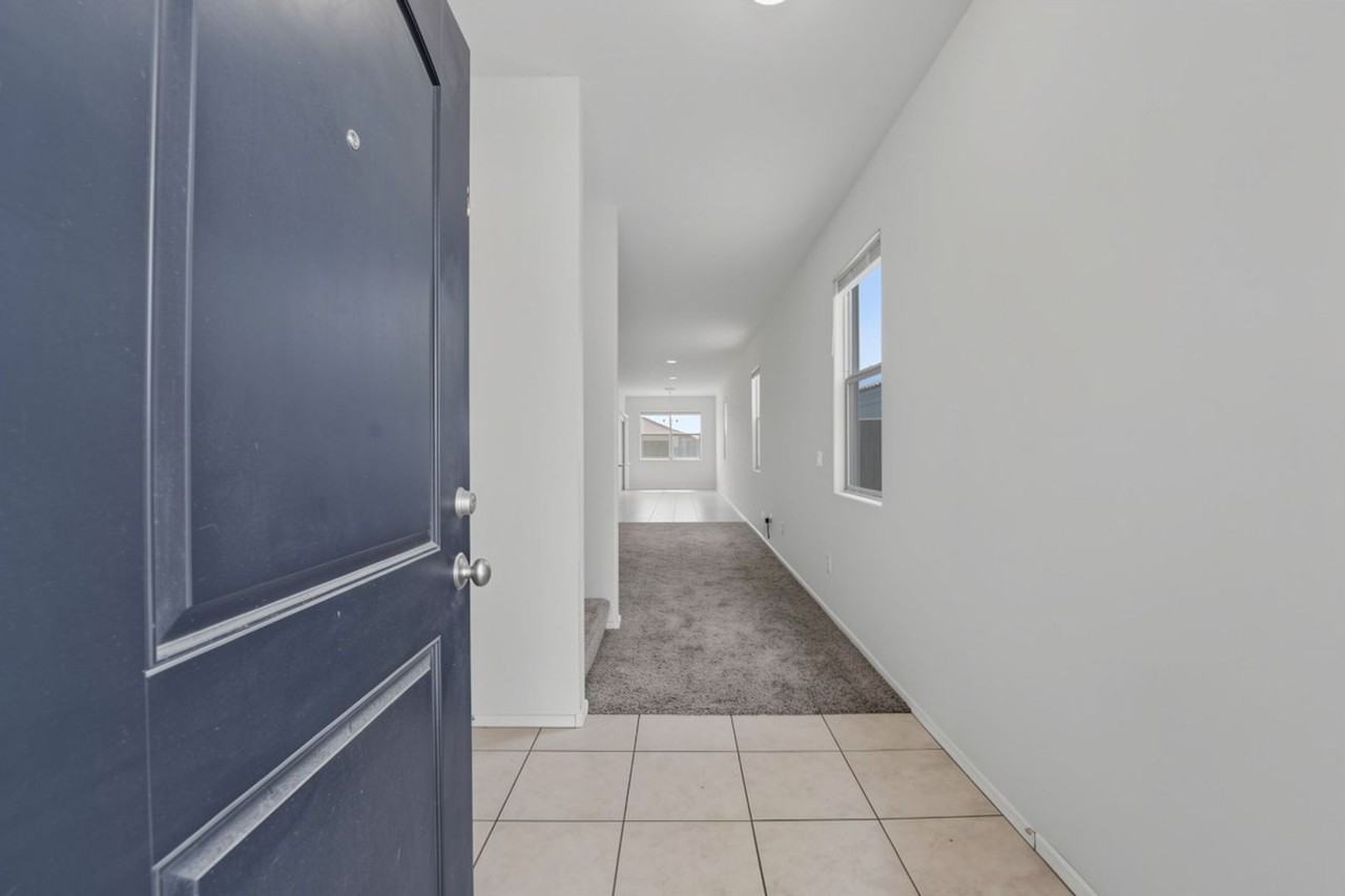 30915 W Amelia Ave - Photo 3 of 50