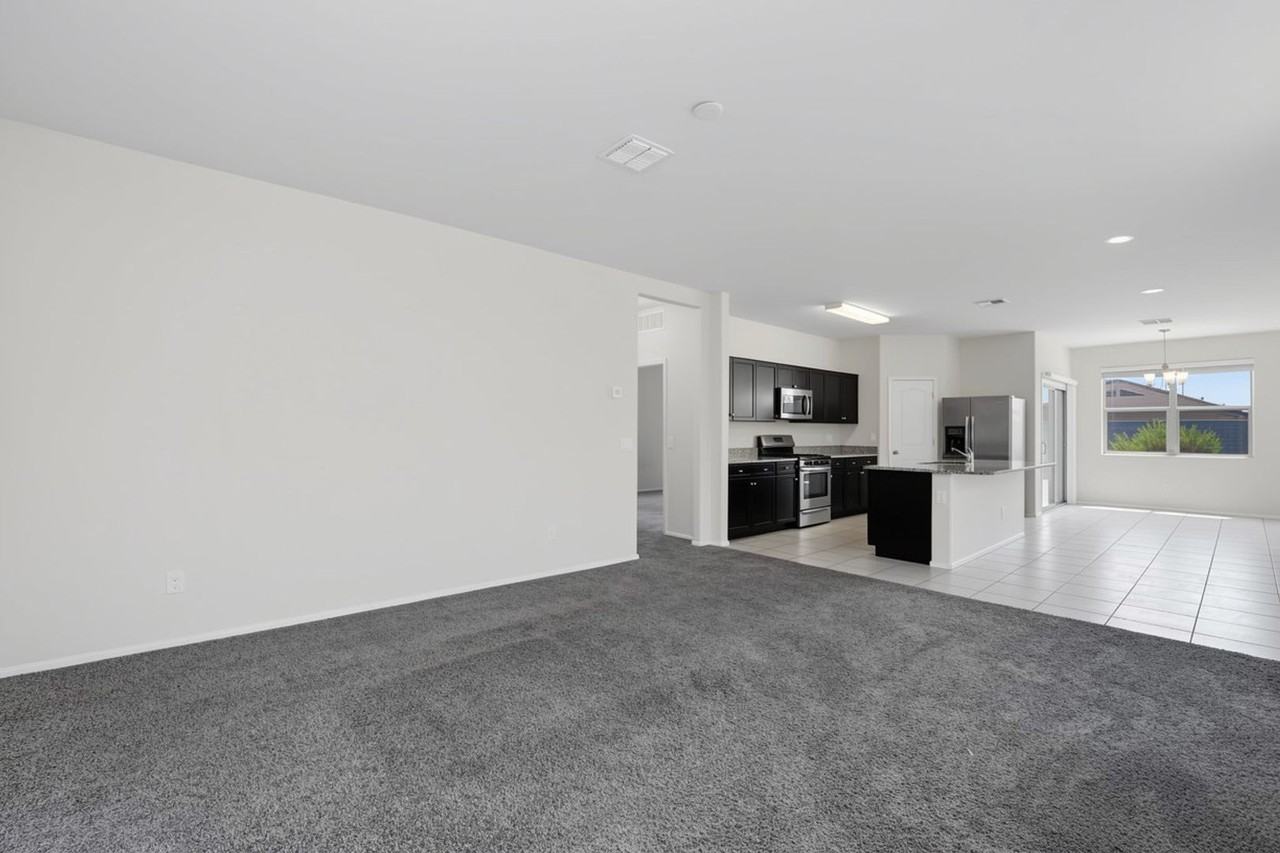 30915 W Amelia Ave - Photo 5 of 50