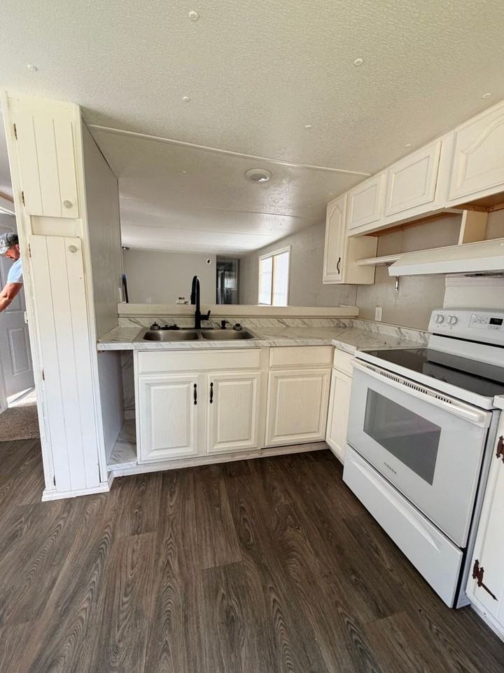 315 Thompson Rd - Photo 2 of 13