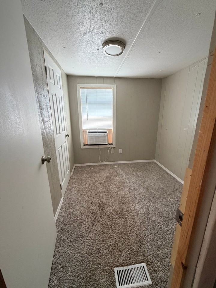 315 Thompson Rd - Photo 4 of 13