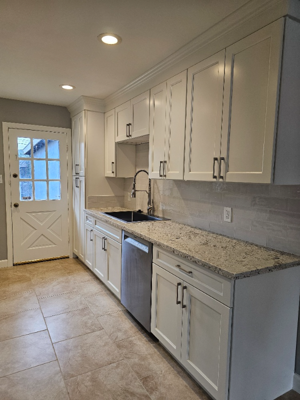 1448 Carleton Dr - Photo 4 of 15
