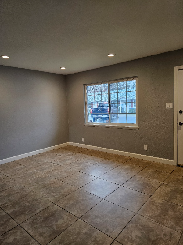 1448 Carleton Dr - Photo 5 of 15