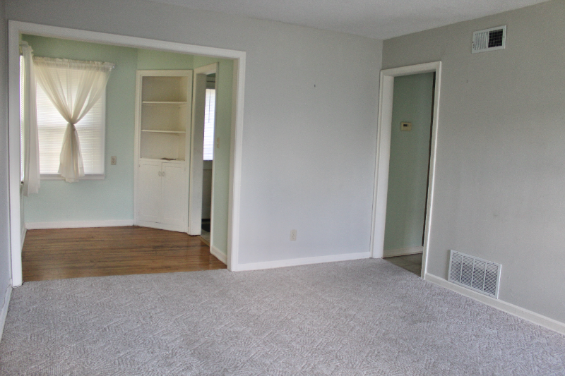 211 E 11th St - Photo 2 of 6