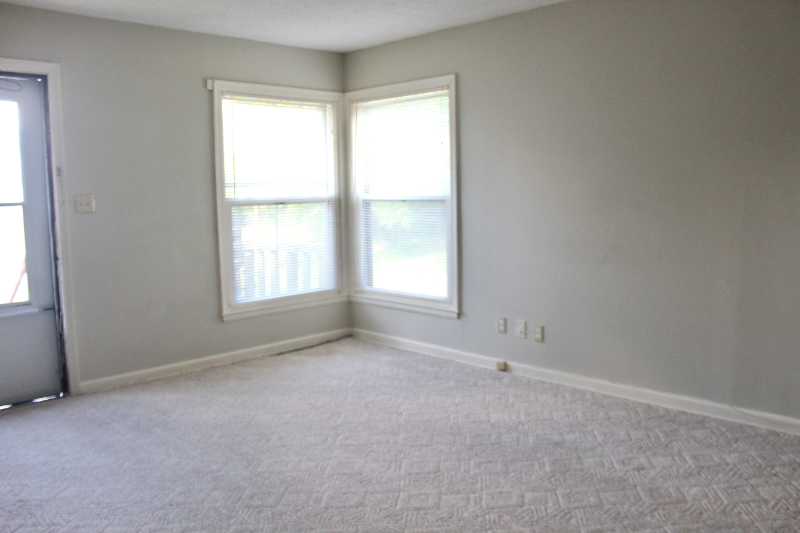 211 E 11th St - Photo 3 of 6