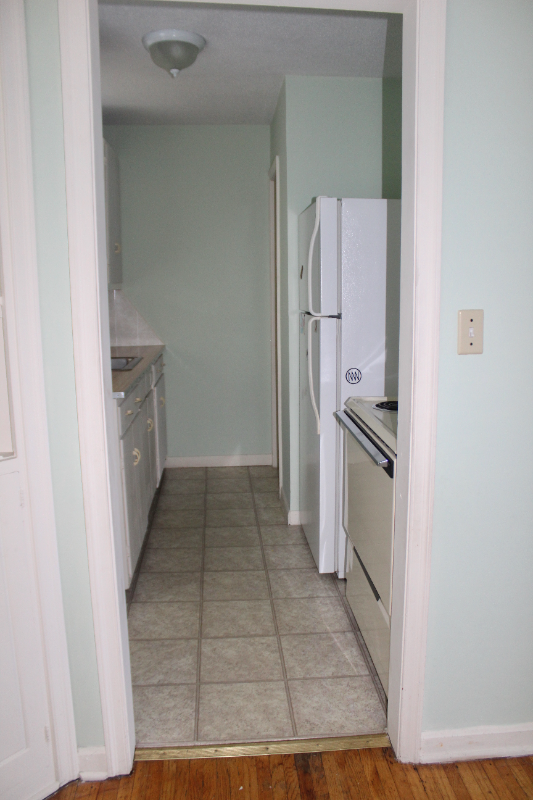 211 E 11th St - Photo 4 of 6