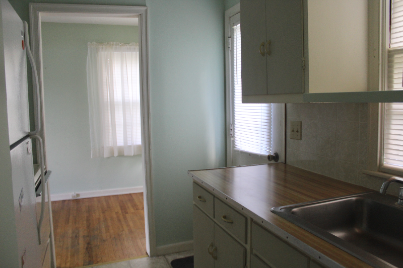 211 E 11th St - Photo 5 of 6