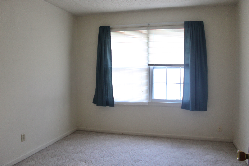 211 E 11th St - Photo 6 of 6