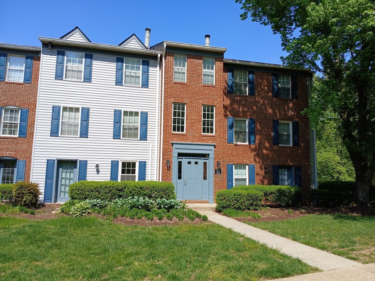 626 Newbridge Ct - Photo 2 of 12