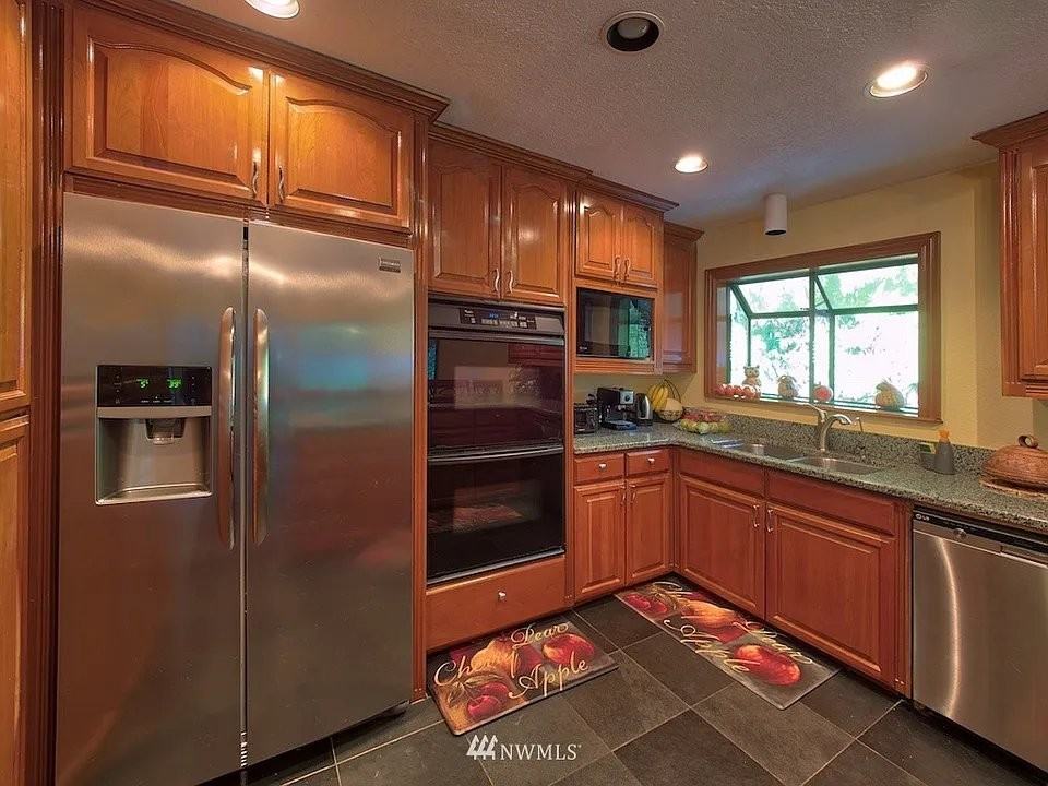 1515 207th Pl Ne - Photo 7 of 11