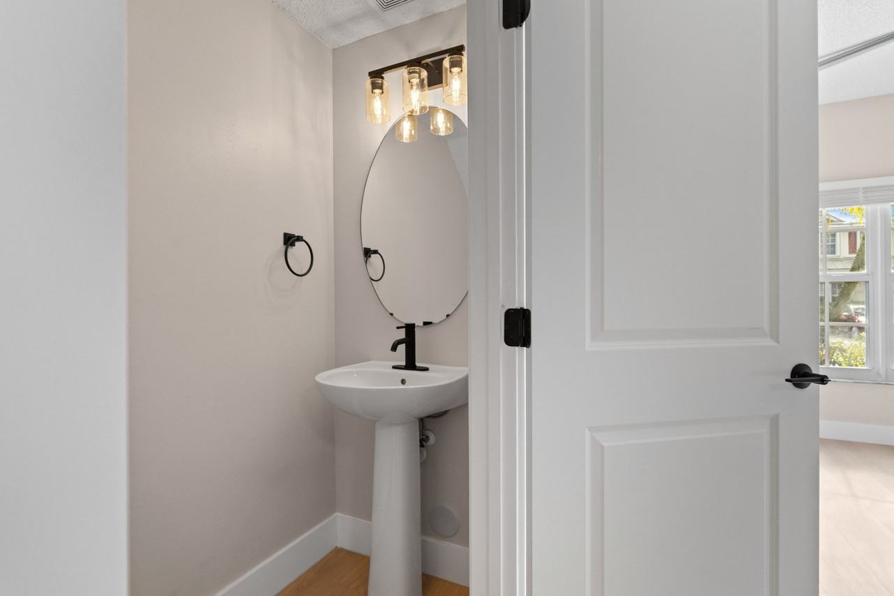 149 Sw 96th Ter - Photo 5 of 18