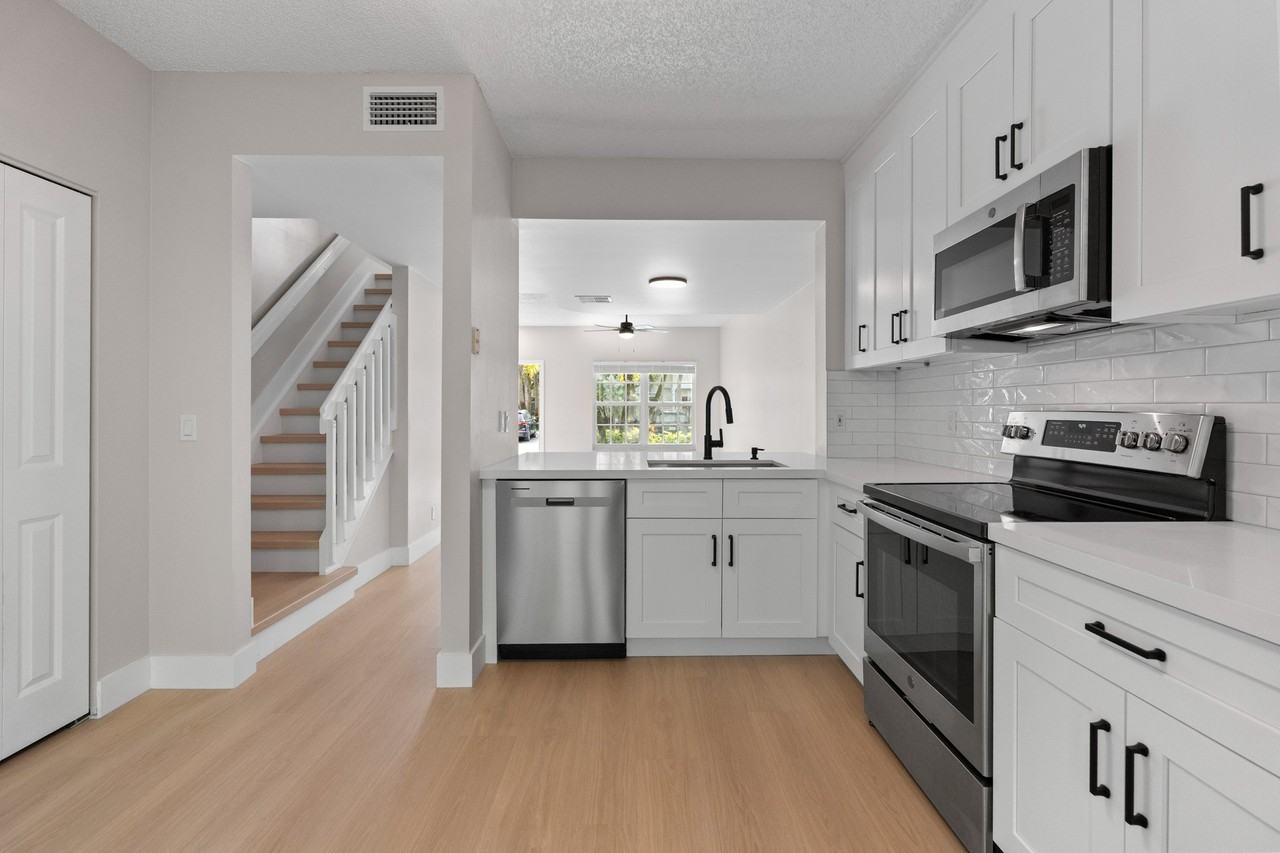 149 Sw 96th Ter - Photo 6 of 18
