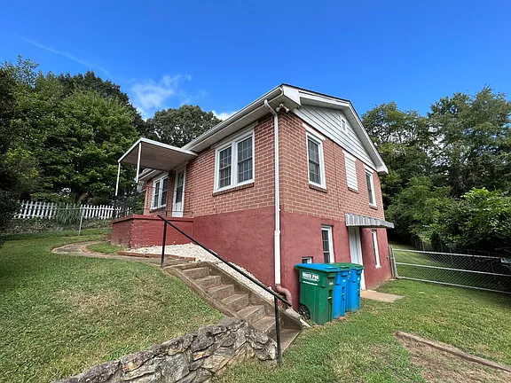597 Emma Rd - Photo 3 of 34