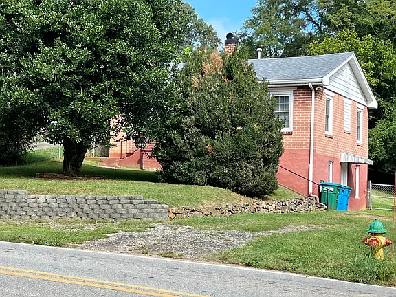 597 Emma Rd - Photo 5 of 34