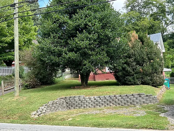 597 Emma Rd - Photo 6 of 34