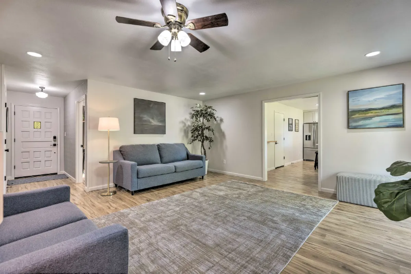 4553 S Roanoke Ave - Photo 3 of 17