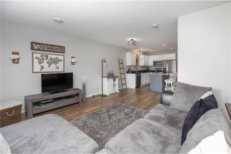 578 Pointe Ct Sw - Photo 3 of 11