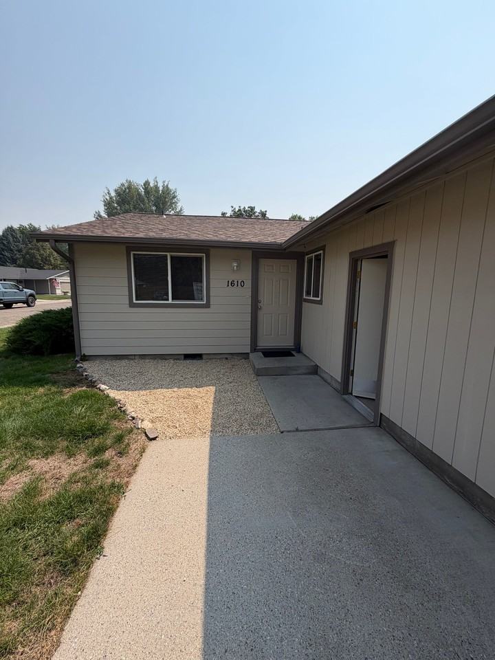 1610 S Londoner Ave - Photo 2 of 10