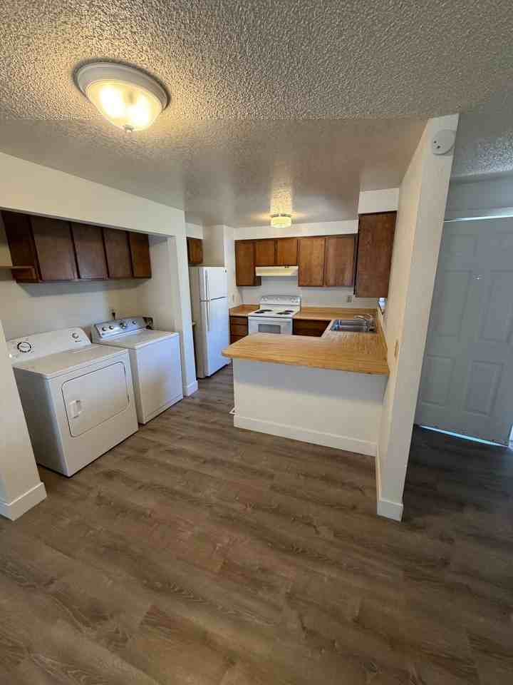 1610 S Londoner Ave - Photo 4 of 10