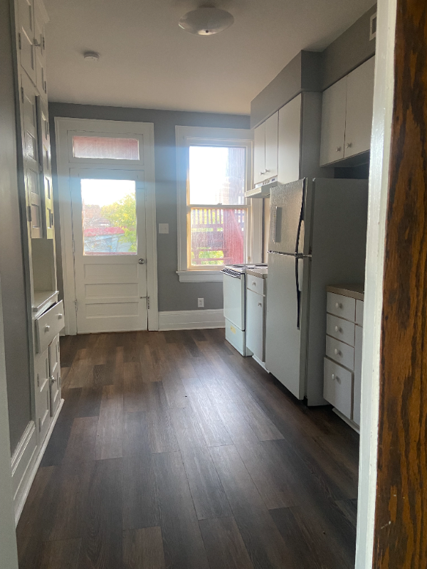 283 Park Ave W #3 - Photo 4 of 6