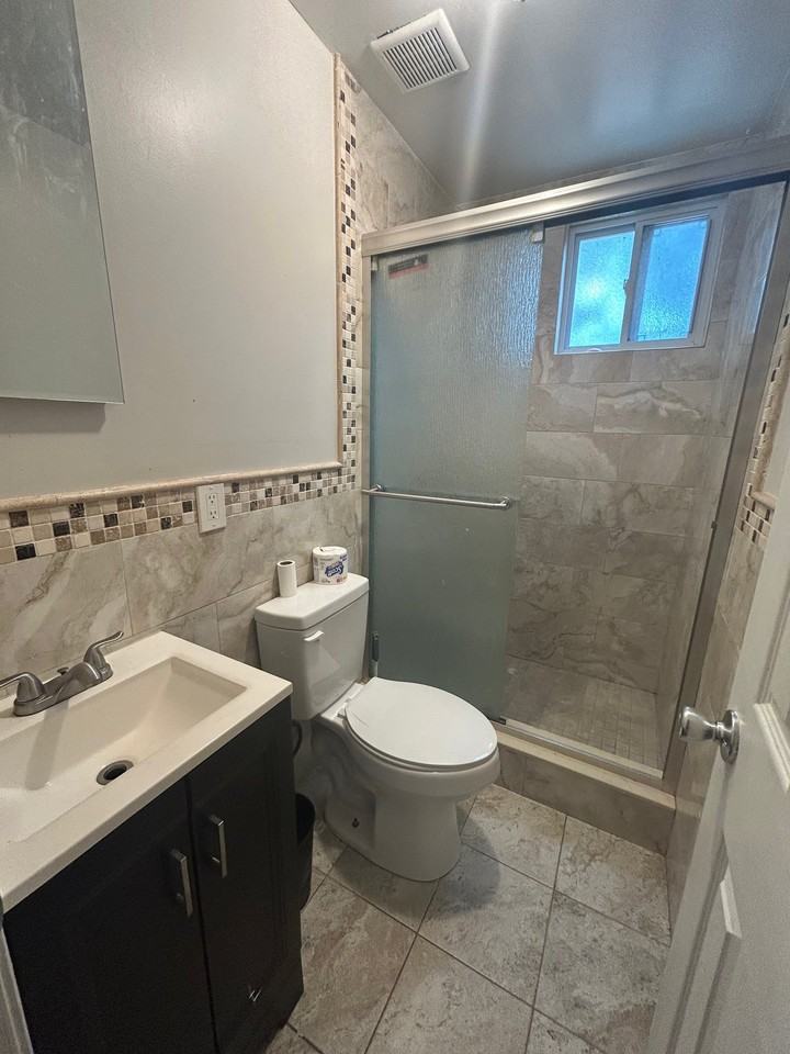 1045 Fehrs Ct - Photo 6 of 11