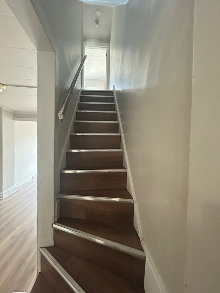 1045 Fehrs Ct - Photo 7 of 11