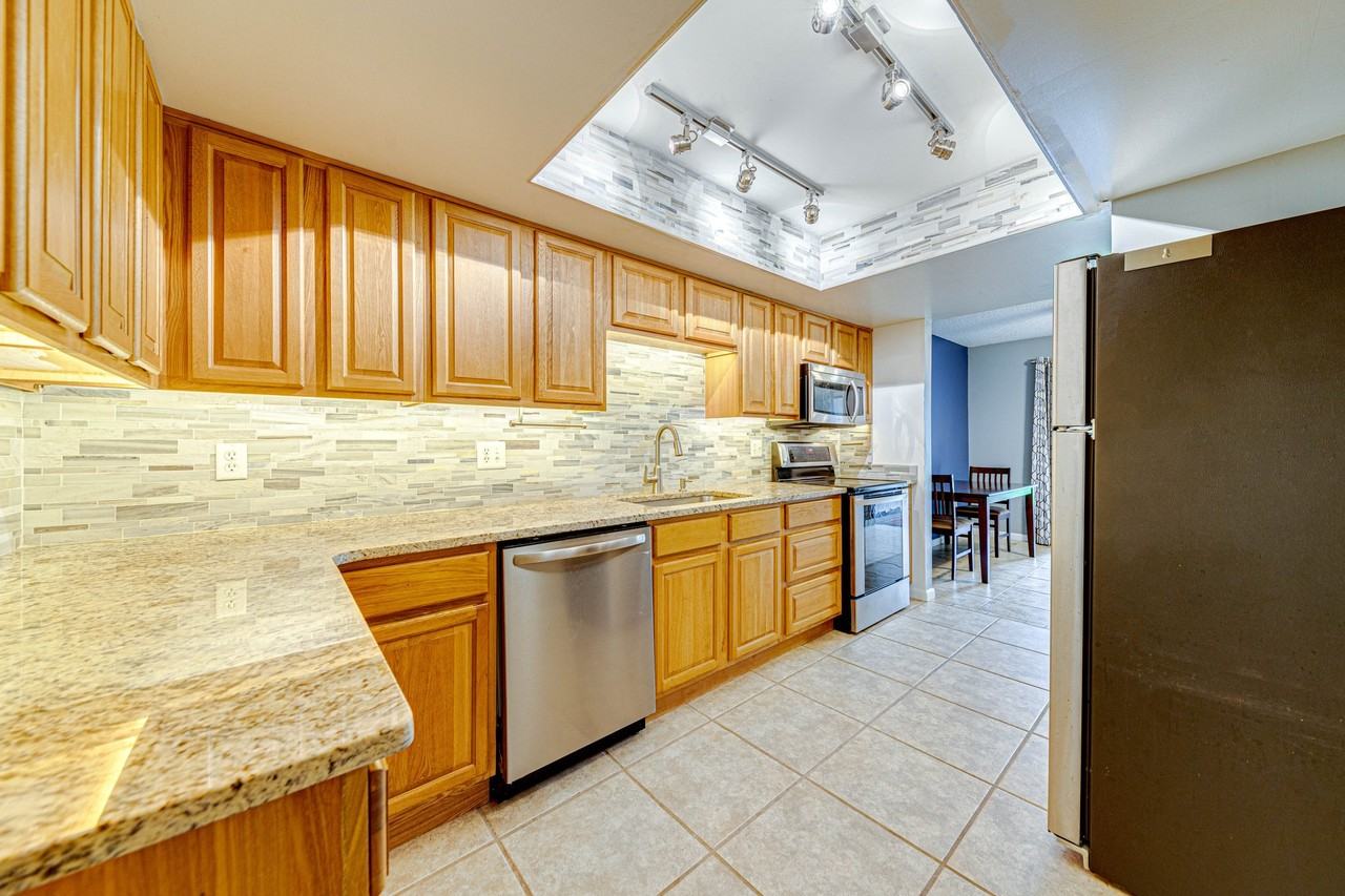 1241 St Andrews Dr - Photo 3 of 20