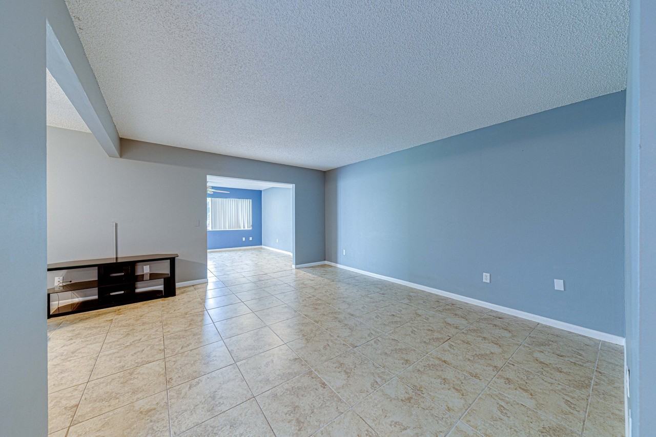 1241 St Andrews Dr - Photo 5 of 20