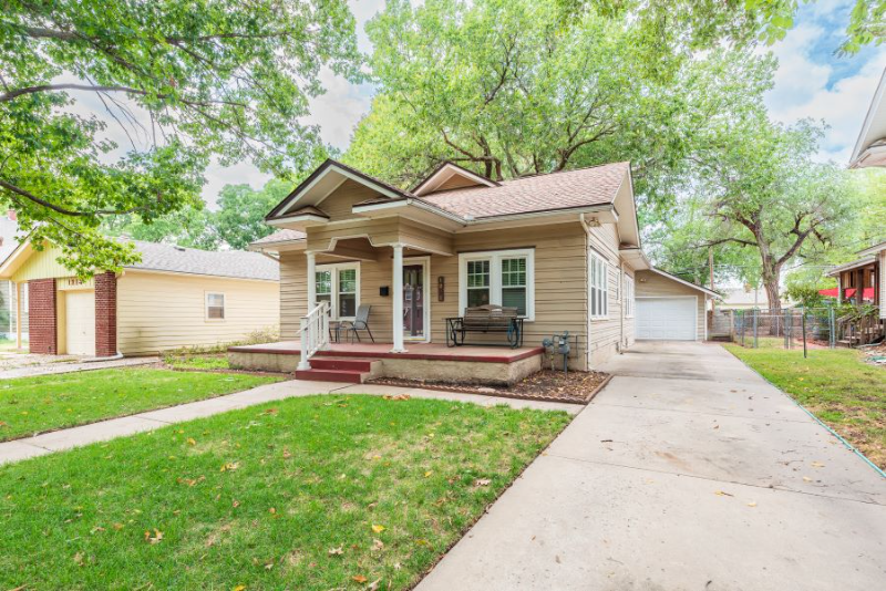 1221 N Perry Ave - Photo 2 of 22